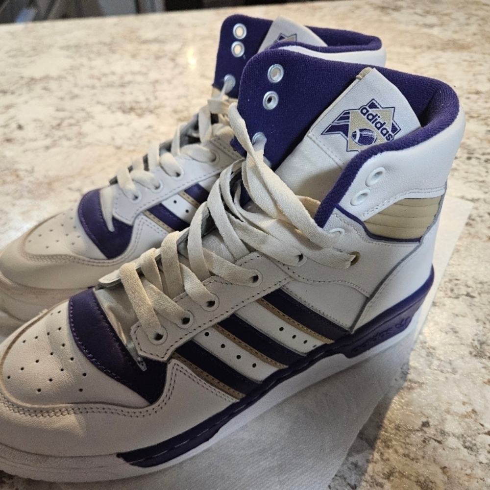 UW Huskies Adidas Retro Rivalry High-Tops Men's 7, White, Purple, Gold